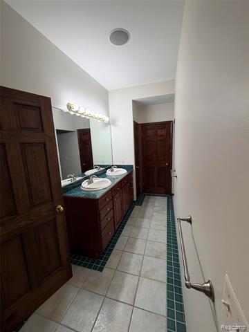 Builiding view seventeen for 1143 Brewster, Rochester, MI. 48306