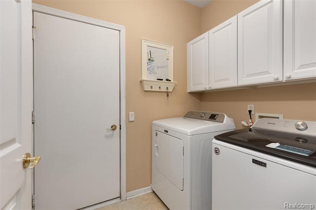 Builiding view eleven for 3709 Crestwood, Auburn Hills, MI. 48326