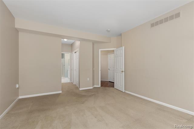 Builiding view fifteen for 3709 Crestwood, Auburn Hills, MI. 48326