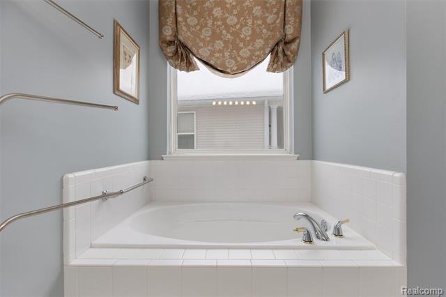 Builiding view nineteen for 3709 Crestwood, Auburn Hills, MI. 48326