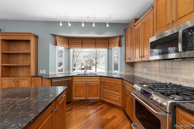 Builiding view seven for 3709 Crestwood, Auburn Hills, MI. 48326