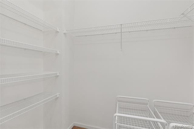 Builiding view sixteen for 3709 Crestwood, Auburn Hills, MI. 48326