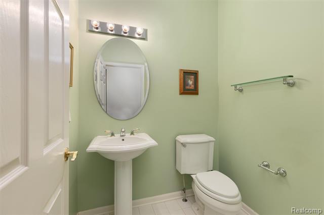 Builiding view thirteen for 3709 Crestwood, Auburn Hills, MI. 48326