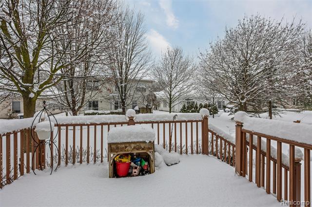 Builiding view thirty three for 3709 Crestwood, Auburn Hills, MI. 48326