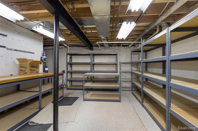 Builiding view thirty for 3709 Crestwood, Auburn Hills, MI. 48326