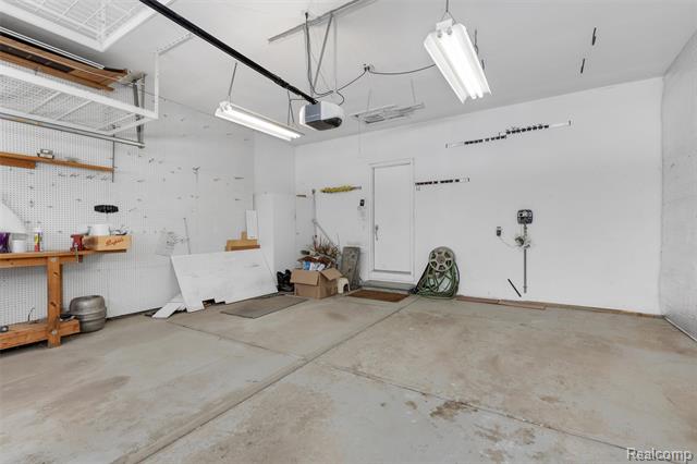 Builiding view twelve for 3709 Crestwood, Auburn Hills, MI. 48326