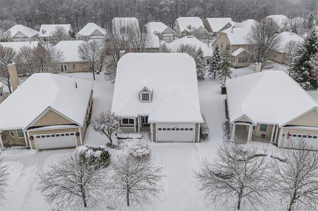 Builiding view two for 3709 Crestwood, Auburn Hills, MI. 48326