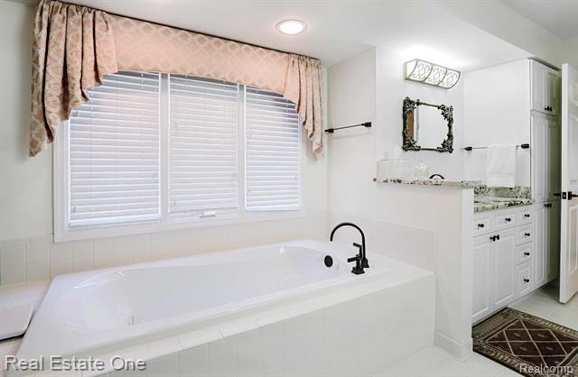 Builiding view twenty eight for 1859 Haverhill, Rochester, MI. 48306