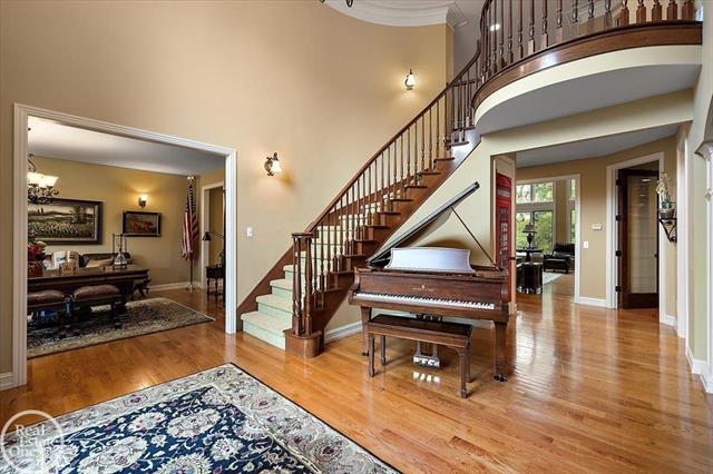 Builiding view eighteen for 877 Quarry, Rochester, MI. 48306