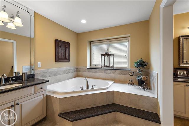 Builiding view fifty two for 877 Quarry, Rochester, MI. 48306