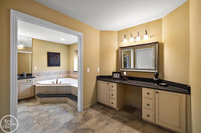 Builiding view fifty for 877 Quarry, Rochester, MI. 48306