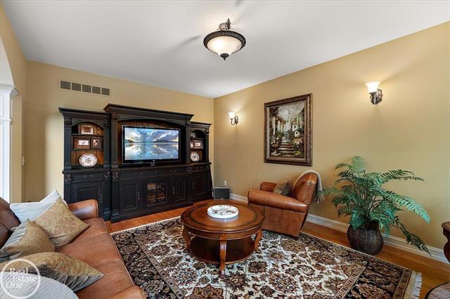 Builiding view forty two for 877 Quarry, Rochester, MI. 48306