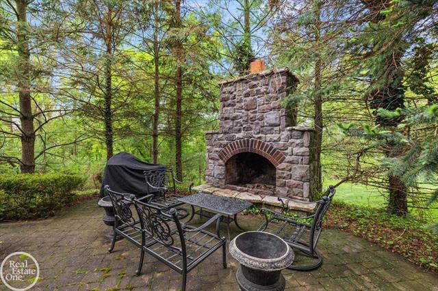 Builiding view nine for 877 Quarry, Rochester, MI. 48306