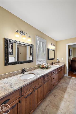 Builiding view sixty four for 877 Quarry, Rochester, MI. 48306