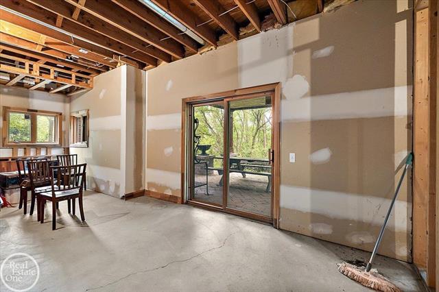 Builiding view sixty six for 877 Quarry, Rochester, MI. 48306