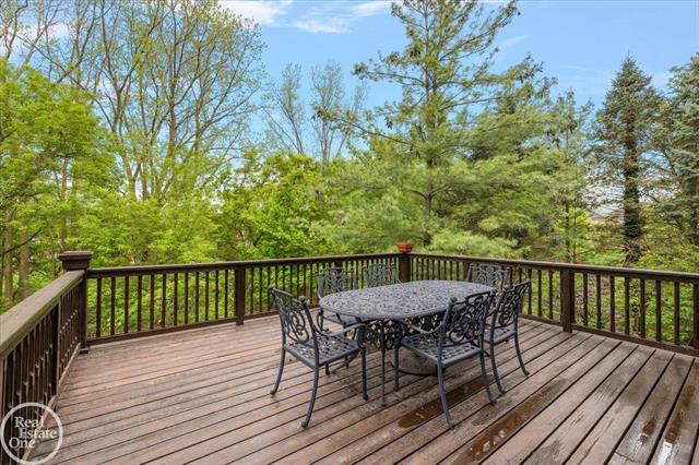 Builiding view twelve for 877 Quarry, Rochester, MI. 48306