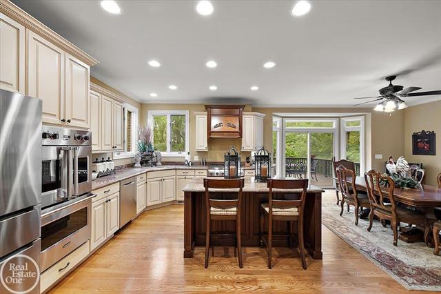 Builiding view twenty five for 877 Quarry, Rochester, MI. 48306