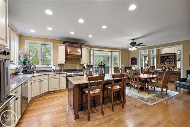 Builiding view twenty four for 877 Quarry, Rochester, MI. 48306