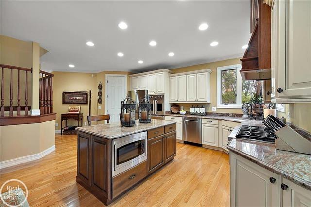 Builiding view twenty for 877 Quarry, Rochester, MI. 48306