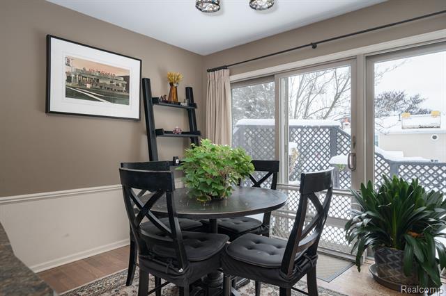 Builiding view fifteen for 2401 Westwood, Rochester, MI. 48306