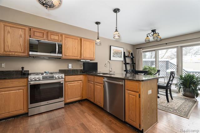 Builiding view fourteen for 2401 Westwood, Rochester, MI. 48306