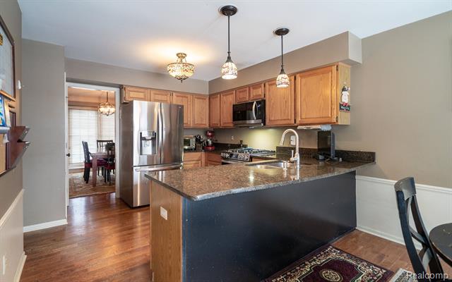 Builiding view nine for 2401 Westwood, Rochester, MI. 48306