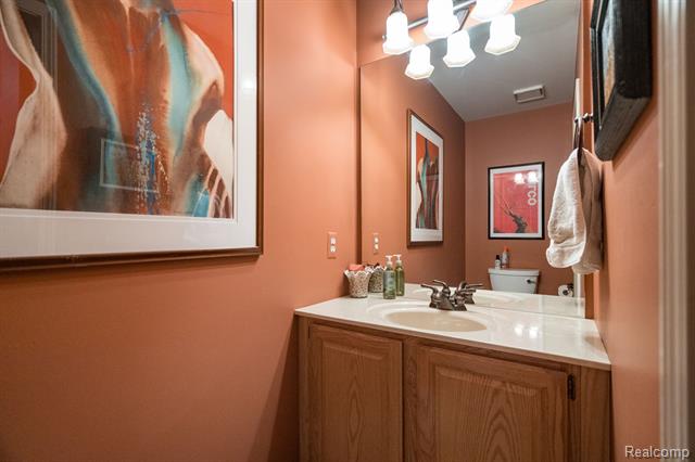 Builiding view seventeen for 2401 Westwood, Rochester, MI. 48306