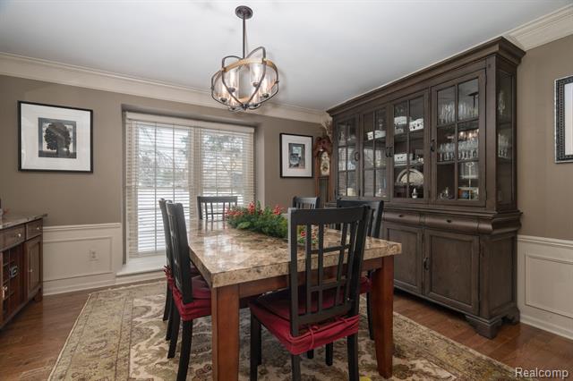 Builiding view sixteen for 2401 Westwood, Rochester, MI. 48306