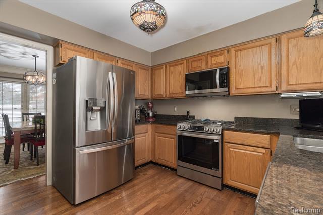 Builiding view ten for 2401 Westwood, Rochester, MI. 48306