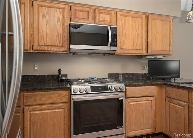 Builiding view thirteen for 2401 Westwood, Rochester, MI. 48306