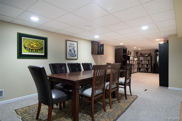 Builiding view thirty one for 2401 Westwood, Rochester, MI. 48306