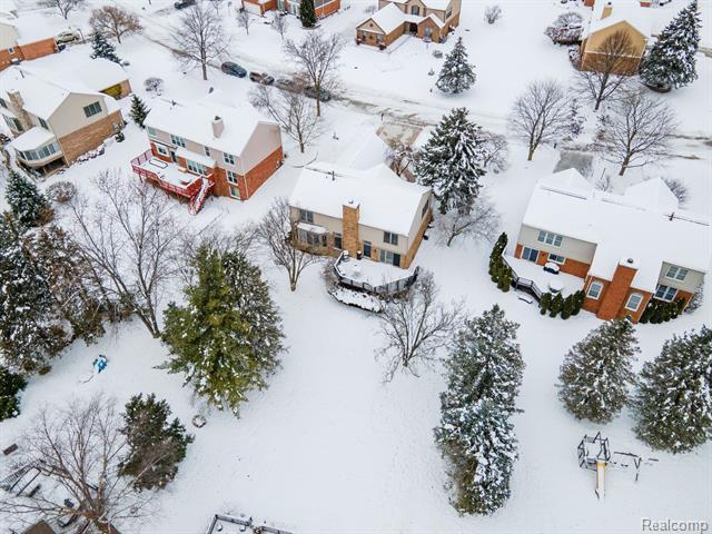 Builiding view thirty six for 2401 Westwood, Rochester, MI. 48306