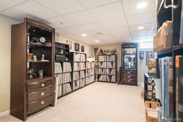 Builiding view thirty two for 2401 Westwood, Rochester, MI. 48306