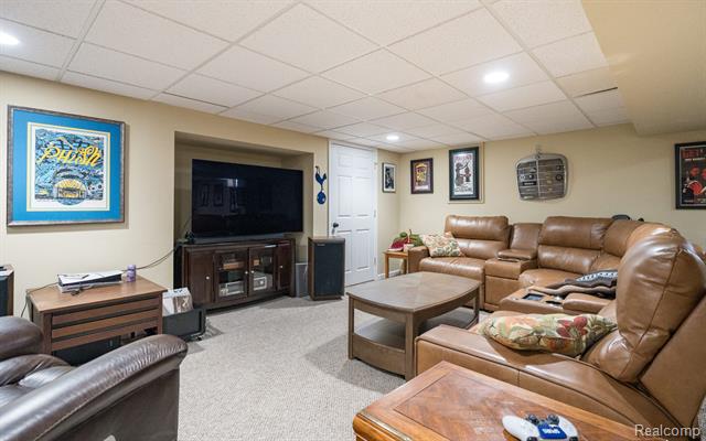 Builiding view thirty for 2401 Westwood, Rochester, MI. 48306