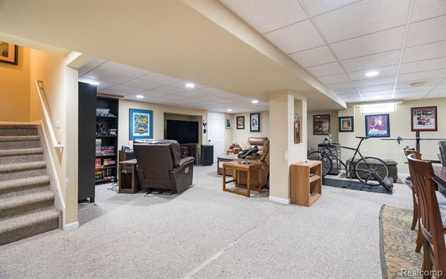 Builiding view twenty nine for 2401 Westwood, Rochester, MI. 48306