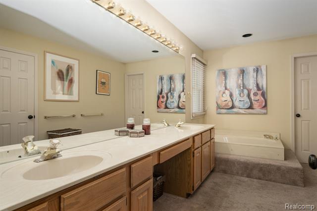 Builiding view twenty one for 2401 Westwood, Rochester, MI. 48306