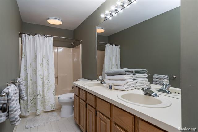 Builiding view twenty six for 2401 Westwood, Rochester, MI. 48306