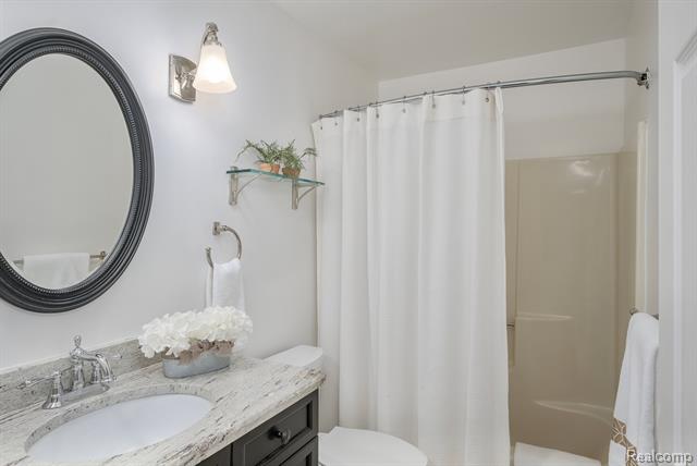 Builiding view eighteen for 2456 Westwood, Rochester, MI. 48306