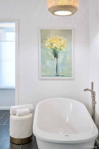 Builiding view fifteen for 2456 Westwood, Rochester, MI. 48306