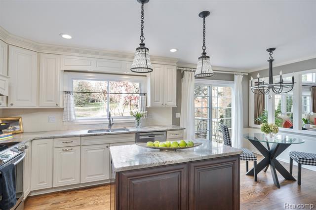 Builiding view four for 2456 Westwood, Rochester, MI. 48306