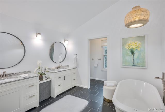 Builiding view fourteen for 2456 Westwood, Rochester, MI. 48306