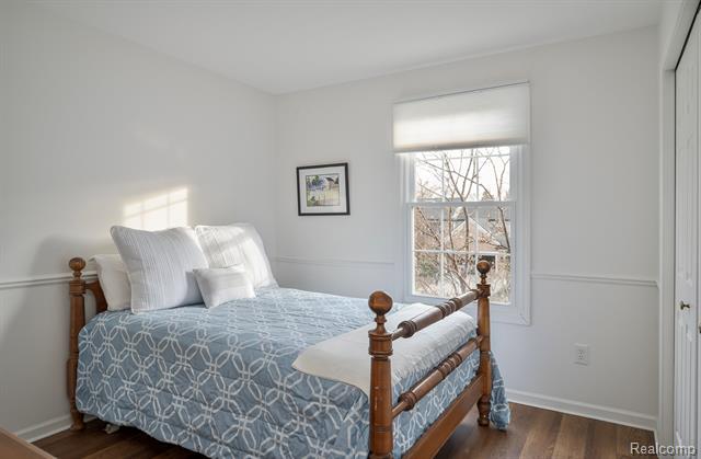 Builiding view nineteen for 2456 Westwood, Rochester, MI. 48306