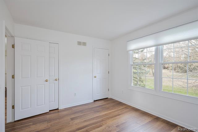 Builiding view seventeen for 2456 Westwood, Rochester, MI. 48306