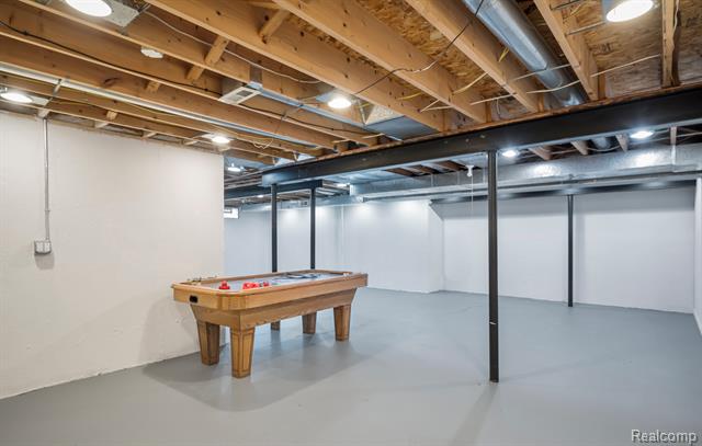 Builiding view twenty four for 2456 Westwood, Rochester, MI. 48306