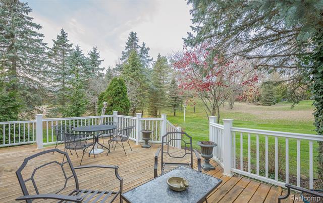 Builiding view twenty six for 2456 Westwood, Rochester, MI. 48306