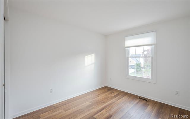 Builiding view twenty for 2456 Westwood, Rochester, MI. 48306