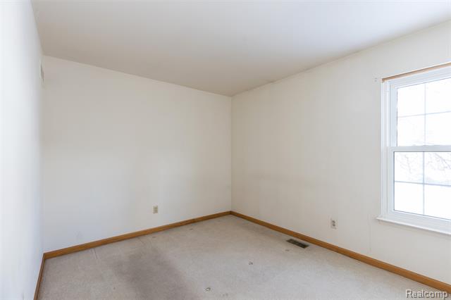 Builiding view fifteen for 20940 E Glen Haven, Northville, MI. 48167