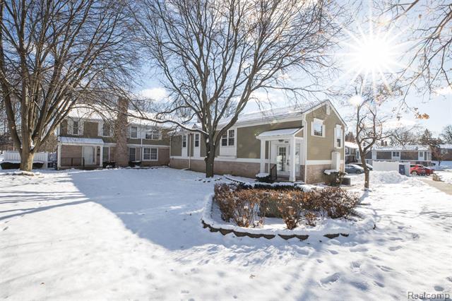 Builiding view one for 20940 E Glen Haven, Northville, MI. 48167