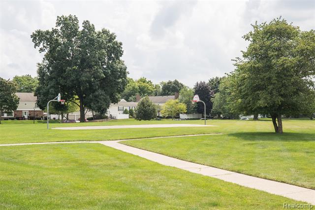 Builiding view twenty five for 20940 E Glen Haven, Northville, MI. 48167