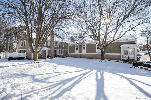 Builiding view twenty for 20940 E Glen Haven, Northville, MI. 48167